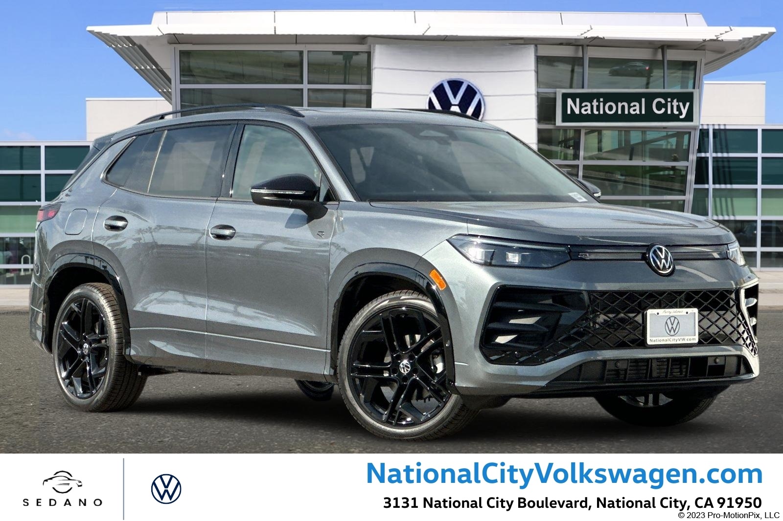 2026 Volkswagen Tiguan SE R-LINE BLACK's photo