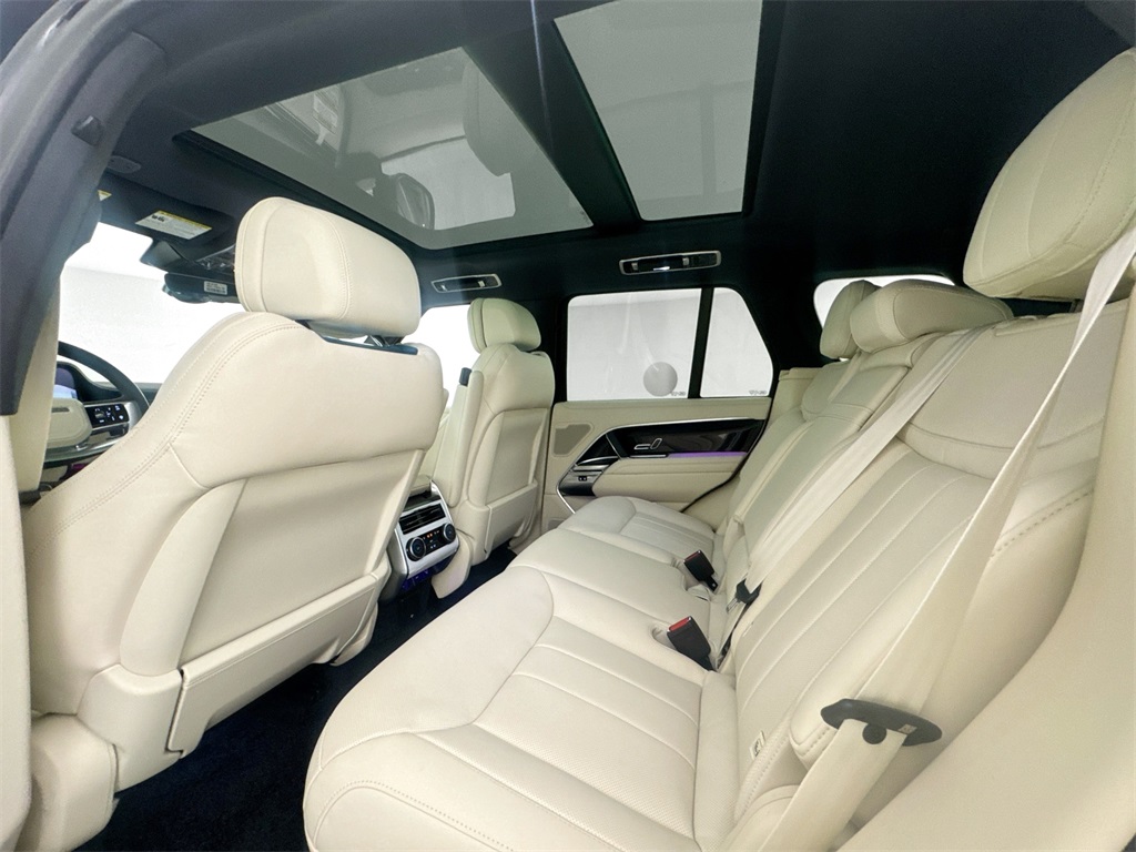 2025 Land Rover Range Rover SE photo 21