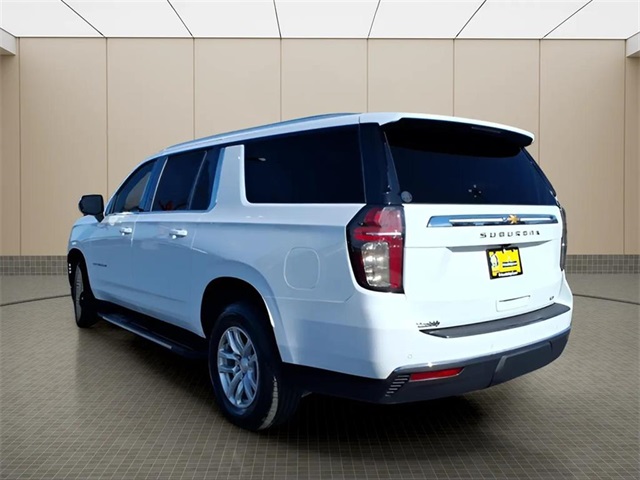 2023 Chevrolet Suburban LT photo 3