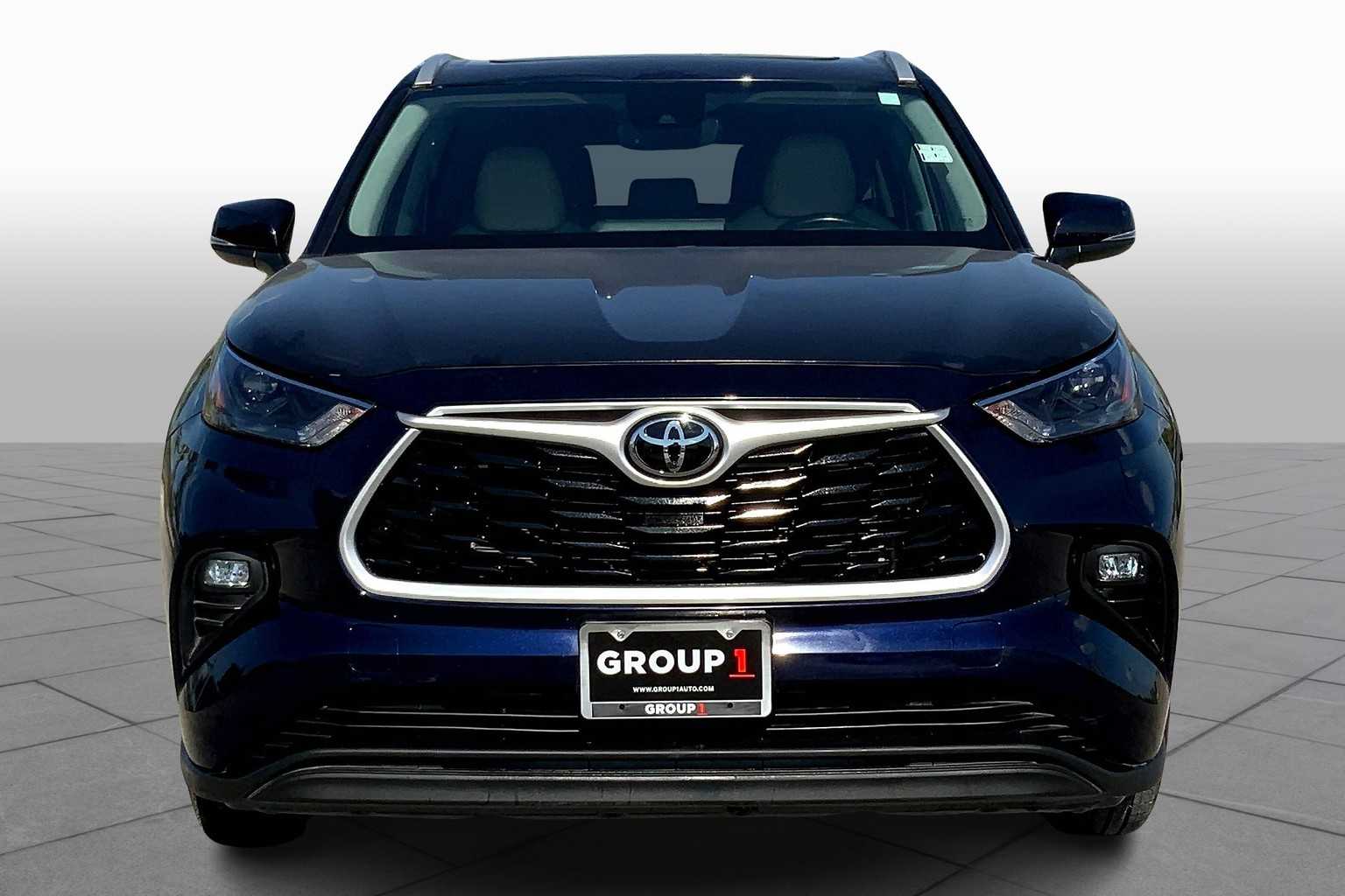 2023 Toyota Highlander XLE photo 3