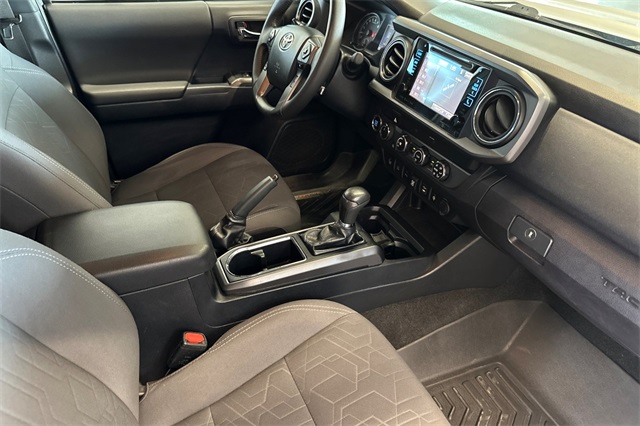 2019 Toyota Tacoma SR5 photo 14