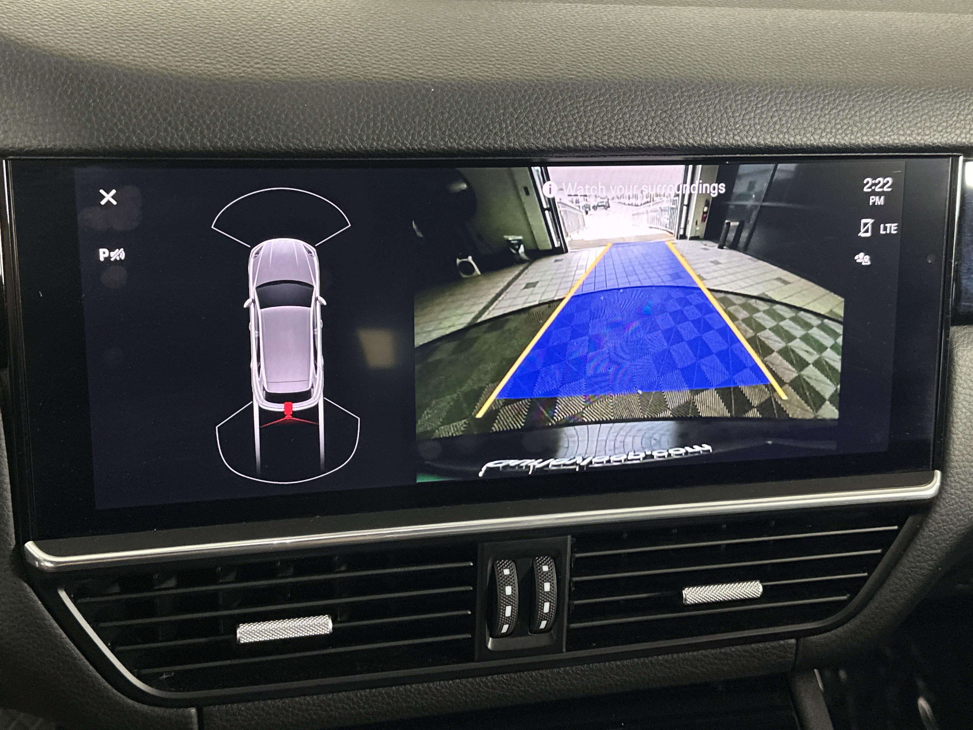 2022 Porsche Cayenne Base photo 8