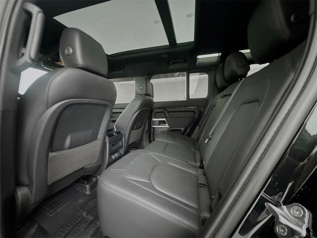 2023 Land Rover Defender 110 SE photo 21