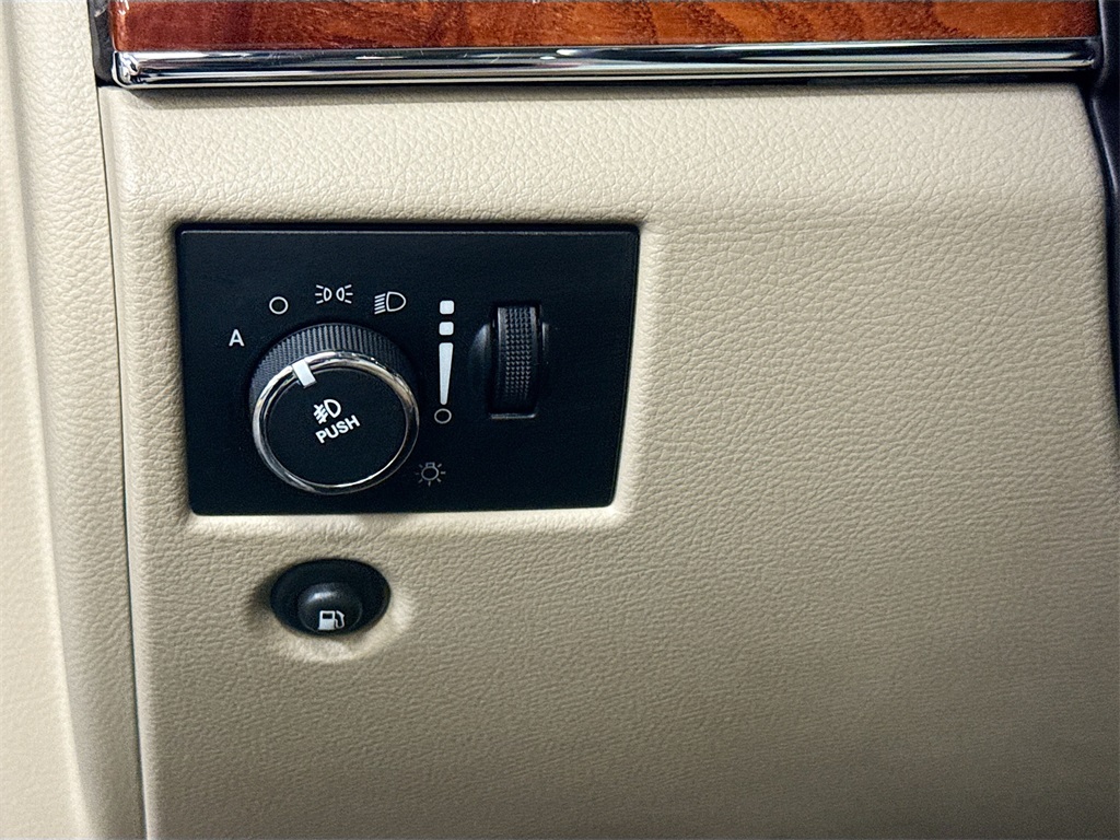 2012 Jeep Grand Cherokee Overland photo 4