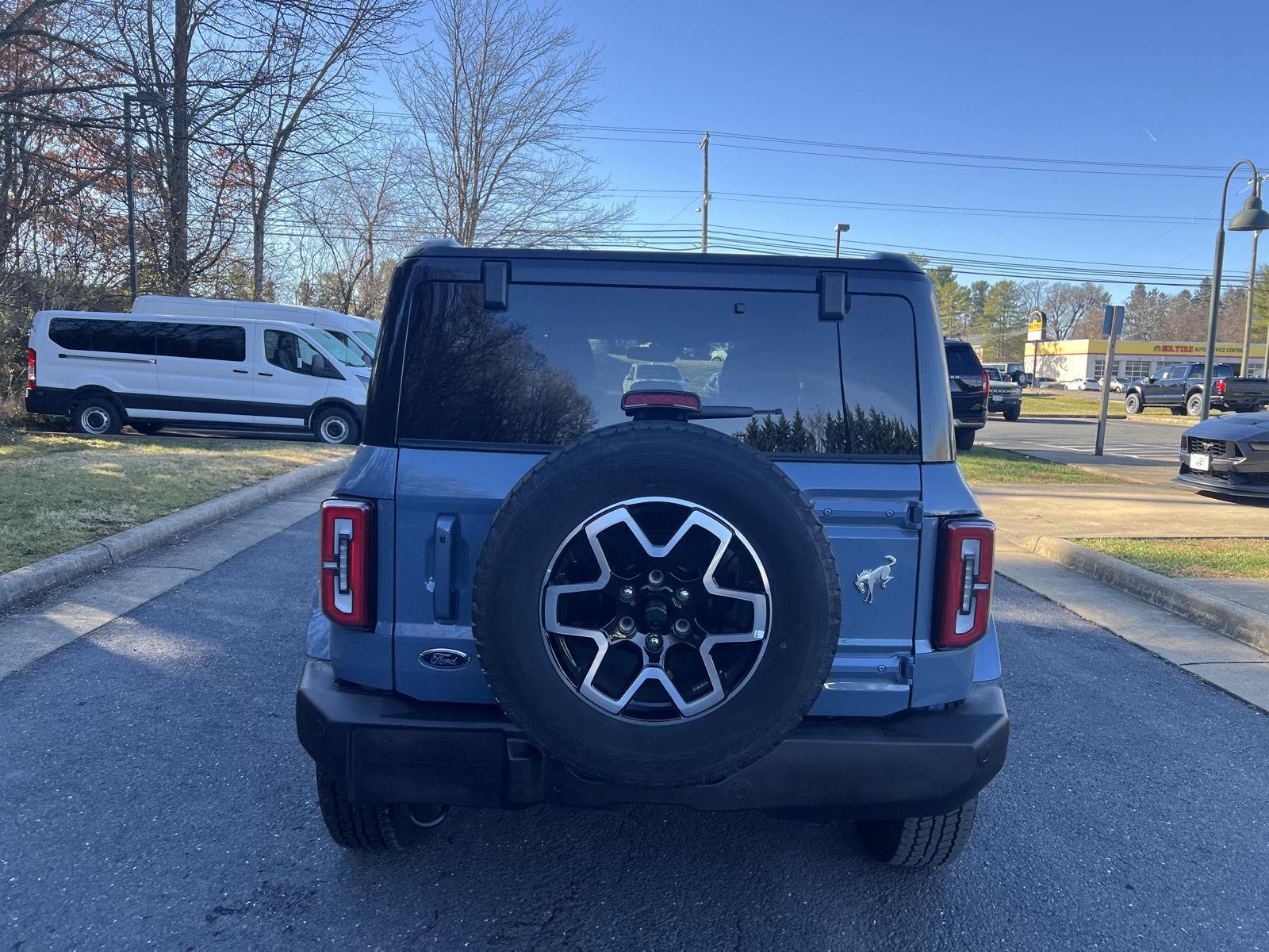 2025 Ford Bronco Outer Banks photo 3