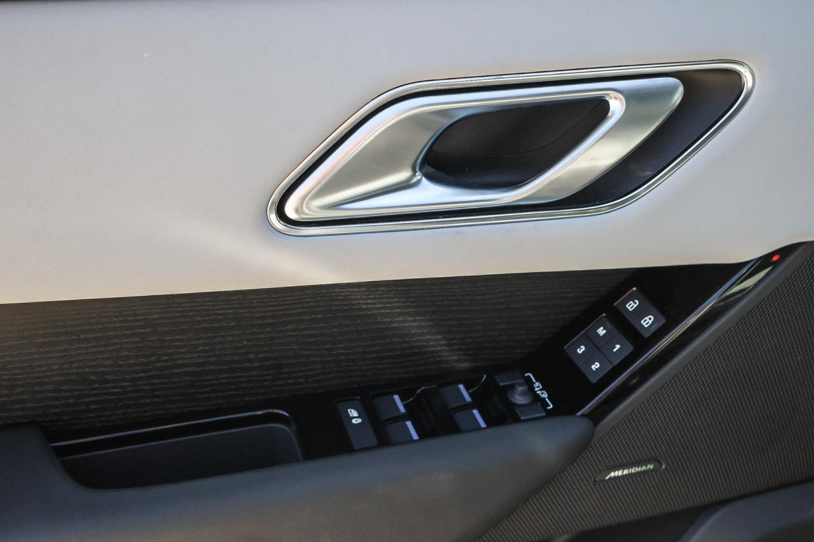 2026 Land Rover Range Rover Velar SE photo 21