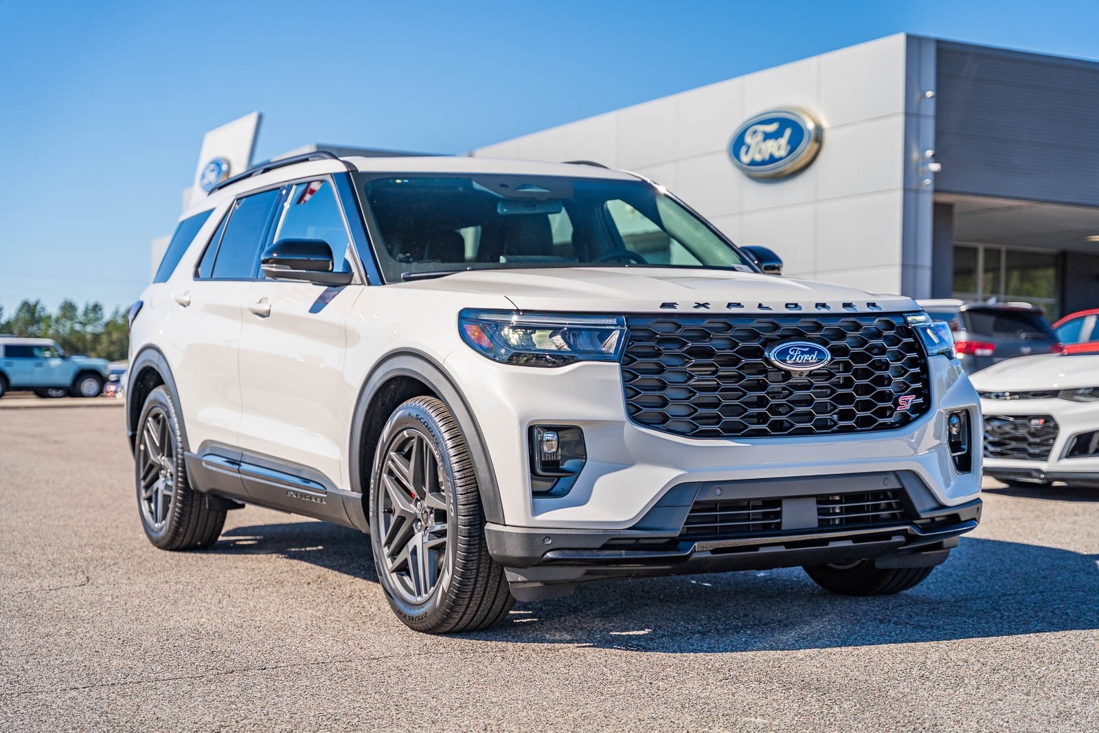 2025 Ford Explorer ST's photo