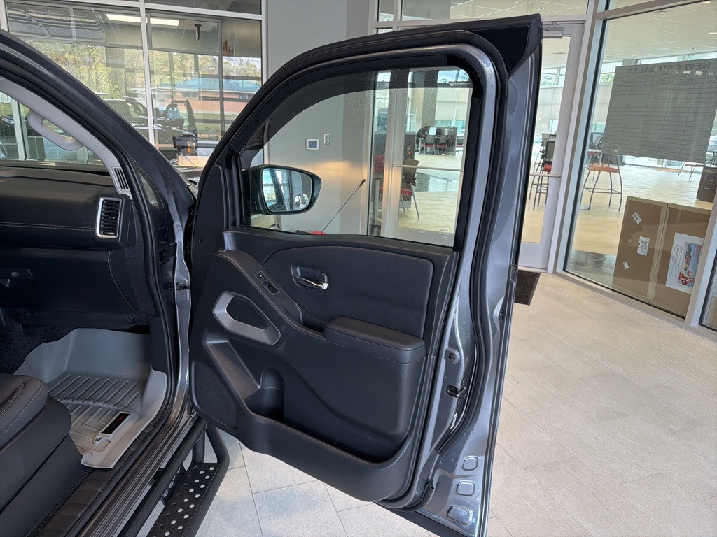 2022 Nissan Frontier SV photo 4