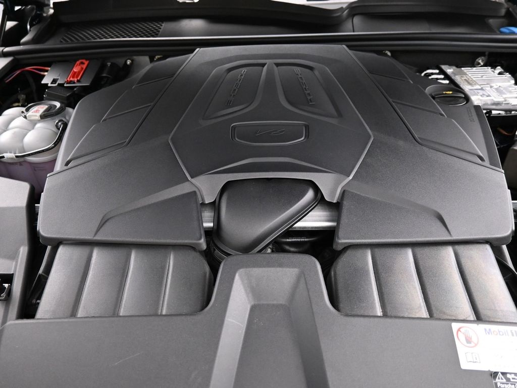 2024 Porsche Cayenne Coupe Base photo 17