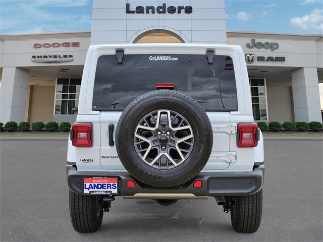 2025 Jeep Wrangler Sahara photo 4
