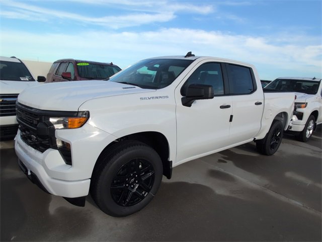2026 Chevrolet Silverado 1500 Custom photo 2