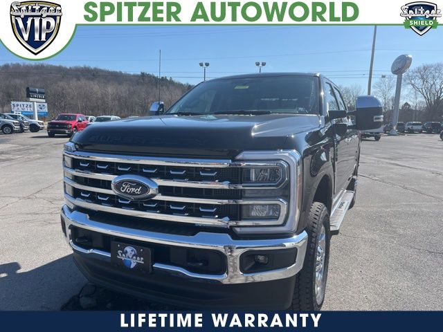 2025 Ford F-350 Super Duty Lariat's photo