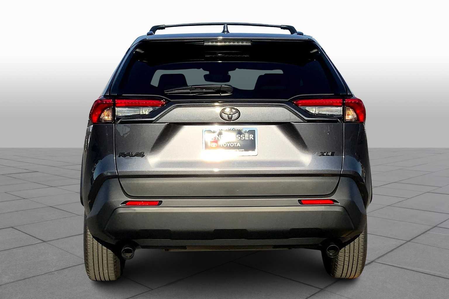 2025 Toyota RAV4 XLE photo 4