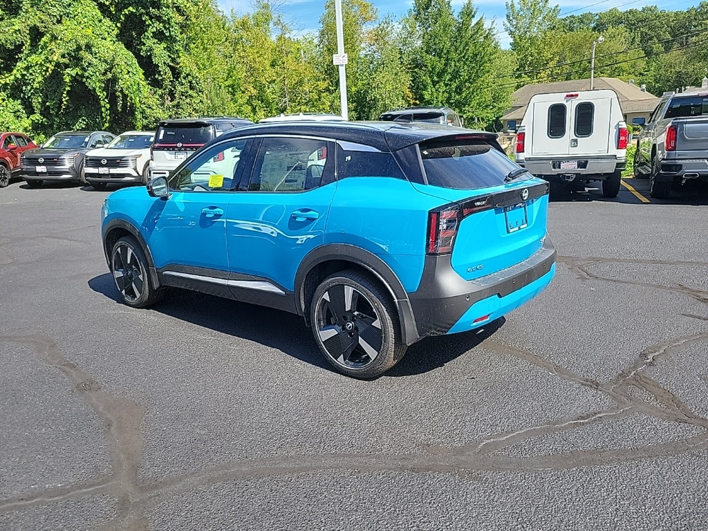 2025 Nissan Kicks SR photo 2