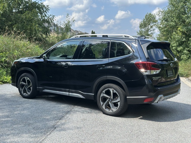2022 Subaru Forester Touring photo 8