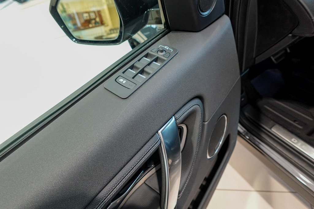 2025 Land Rover Discovery Sport SE photo 10