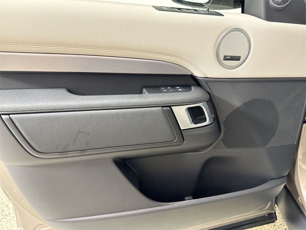 2025 Land Rover Discovery SE photo 12