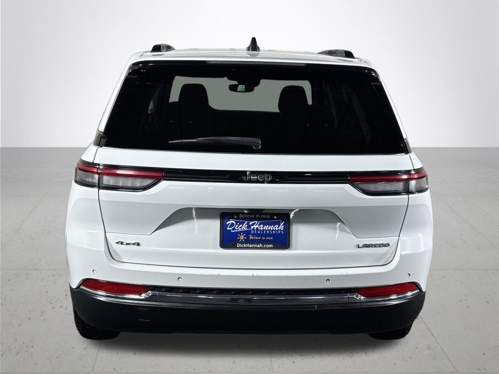 2023 Jeep Grand Cherokee Laredo photo 6