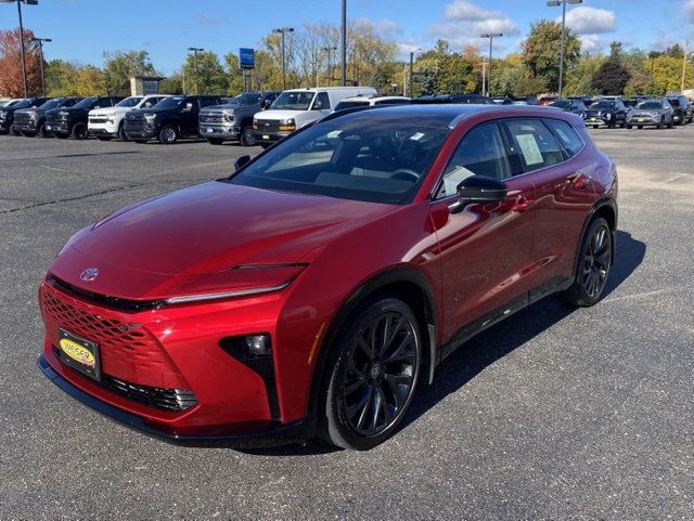 2025 Toyota Crown Signia XLE photo 3