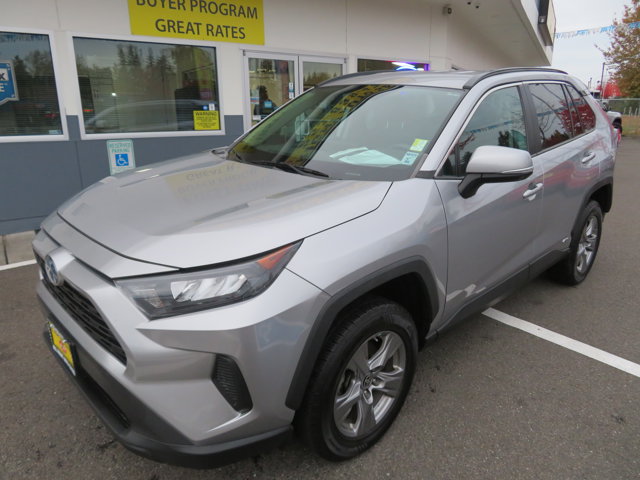 2022 Toyota RAV4 LE's photo