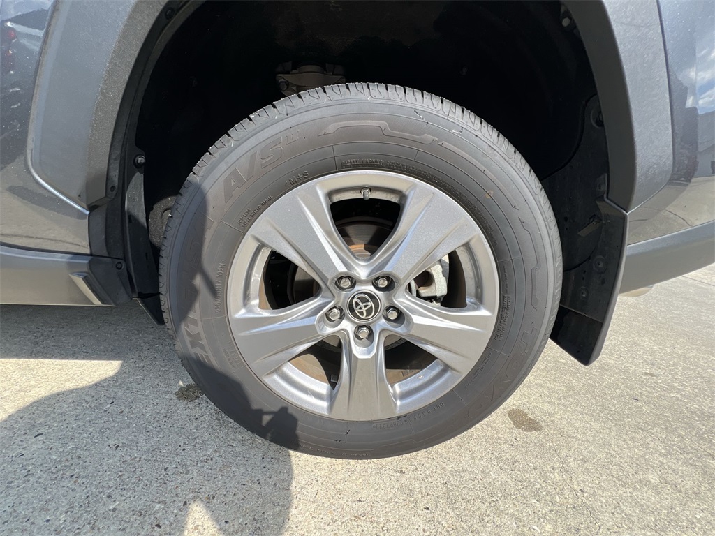 2022 Toyota RAV4 Hybrid LE photo 34