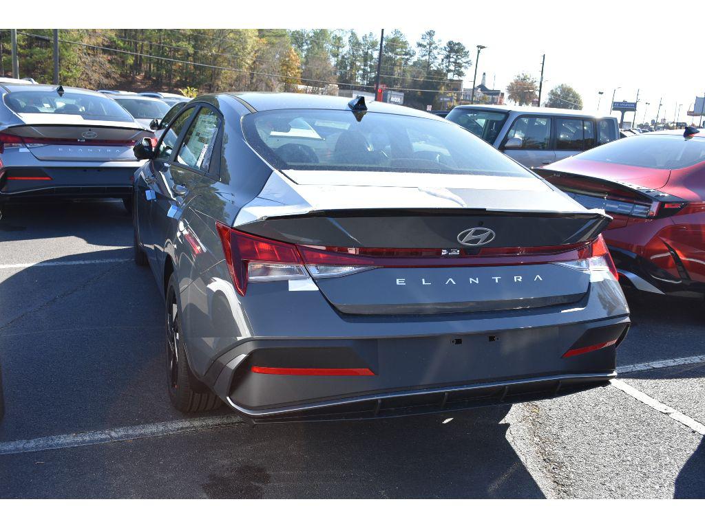 2026 Hyundai Elantra SEL Sport photo 4