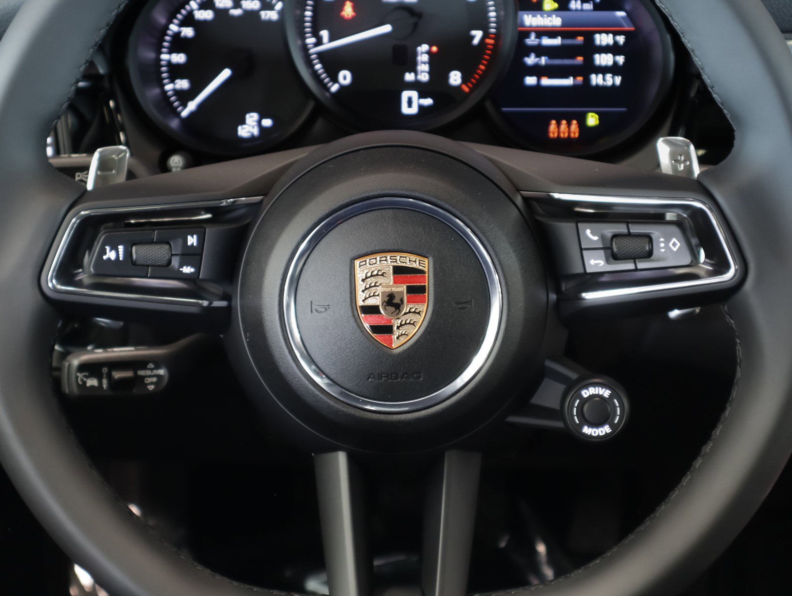 2025 Porsche Macan T photo 16