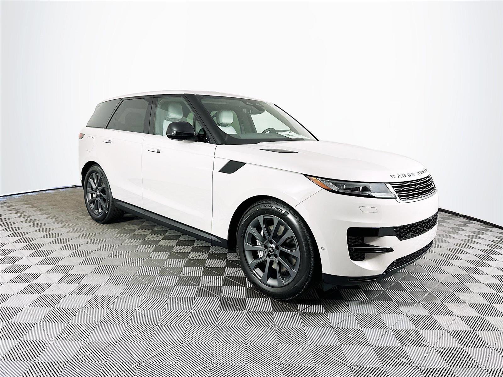 2025 Land Rover Range Rover Sport P360 S photo 3