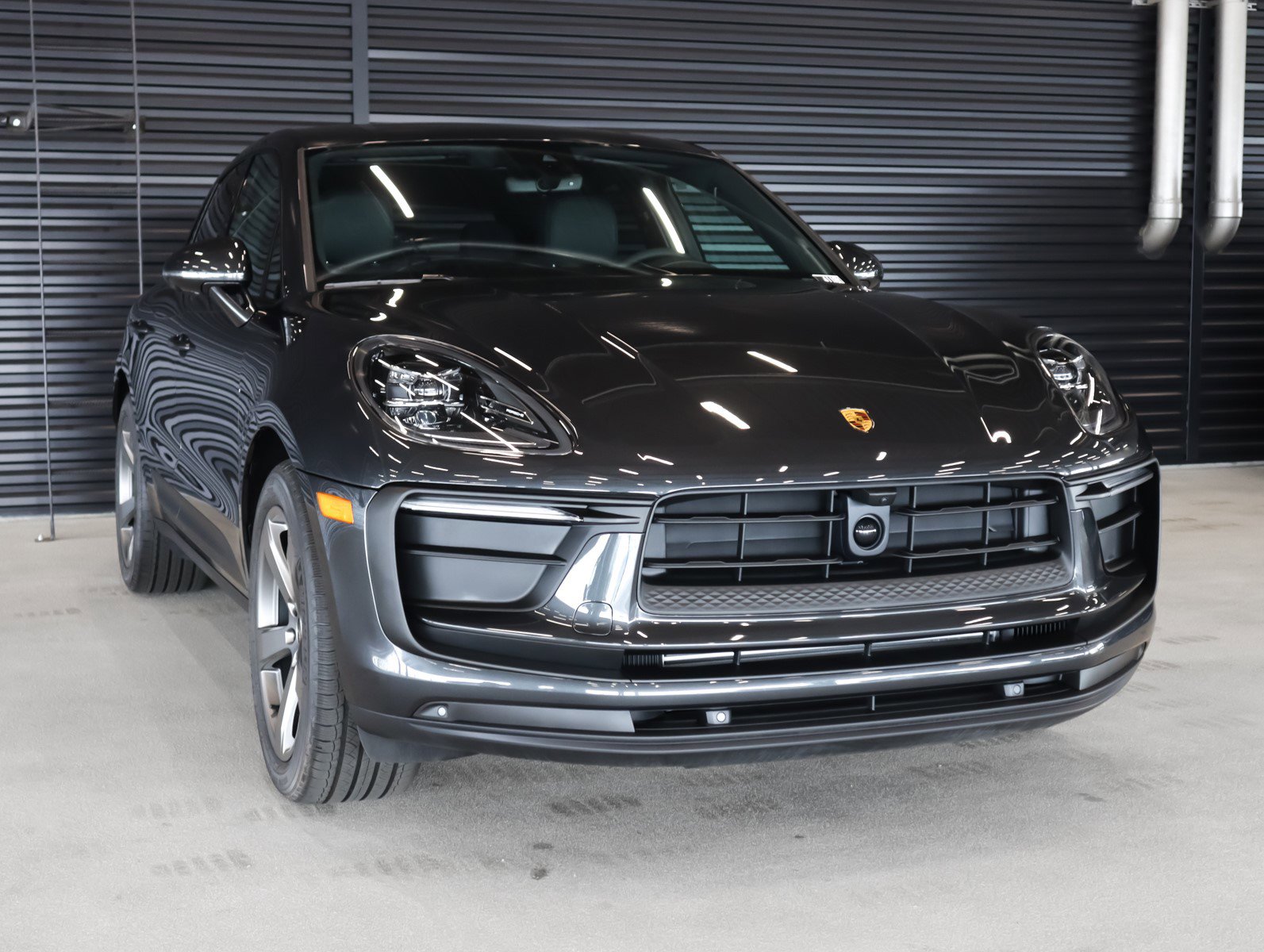 2025 Porsche Macan T photo 9