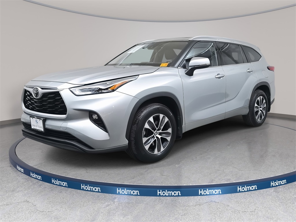 2022 Toyota Highlander XLE's photo