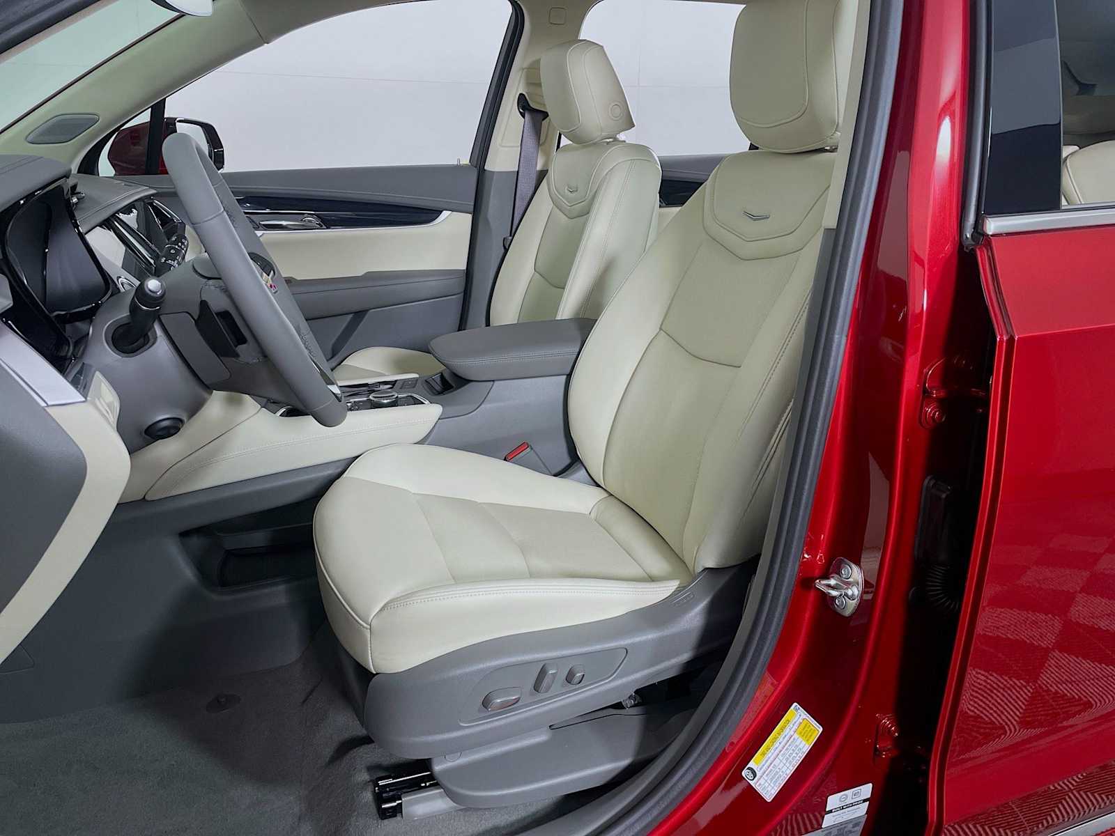 2025 Cadillac XT6 Premium Luxury photo 4