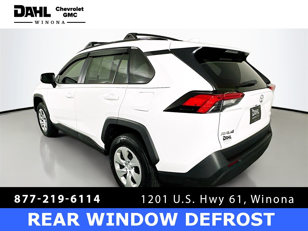 2021 Toyota RAV4 LE photo 2