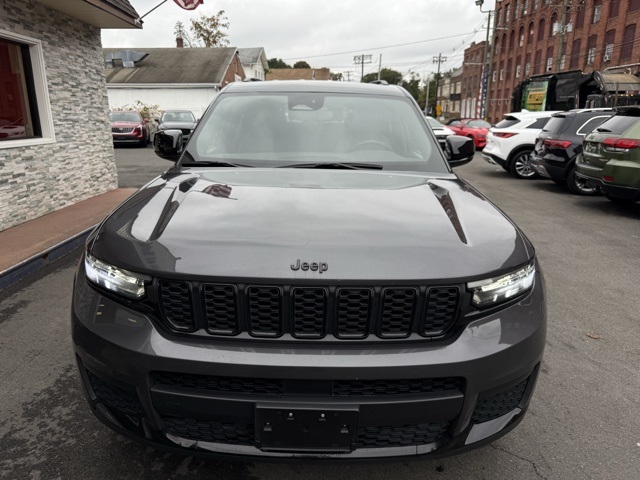 2024 Jeep Grand Cherokee Altitude photo 2