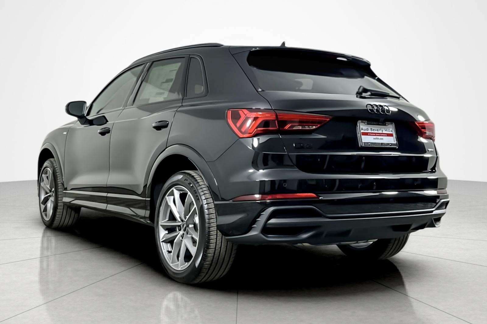 2025 Audi Q3 S line Premium 45 TFSI photo 4