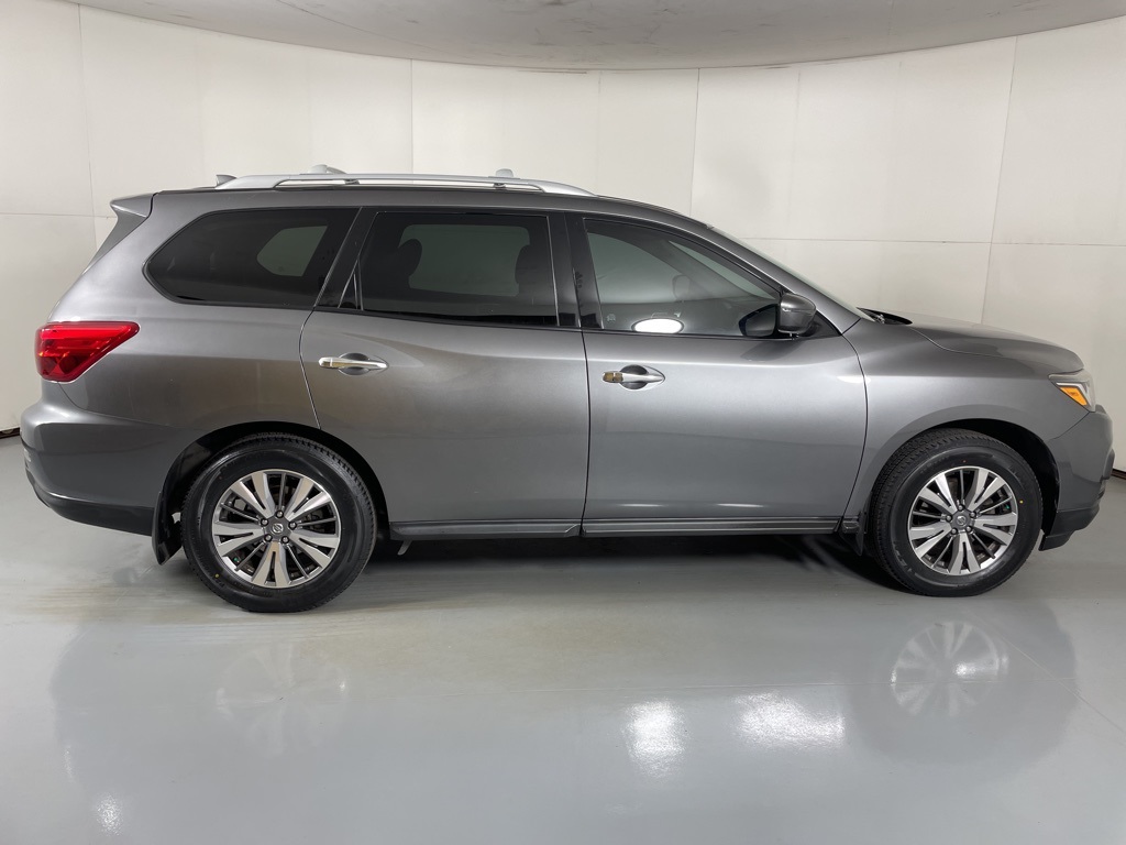 2020 Nissan Pathfinder S photo 9