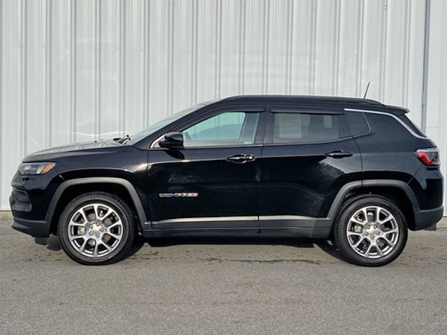 2022 Jeep Compass Latitude Lux photo 6