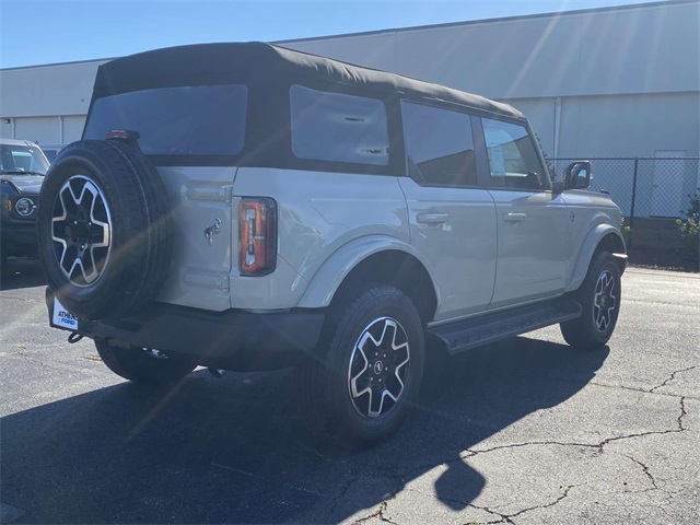 2025 Ford Bronco Outer Banks photo 3