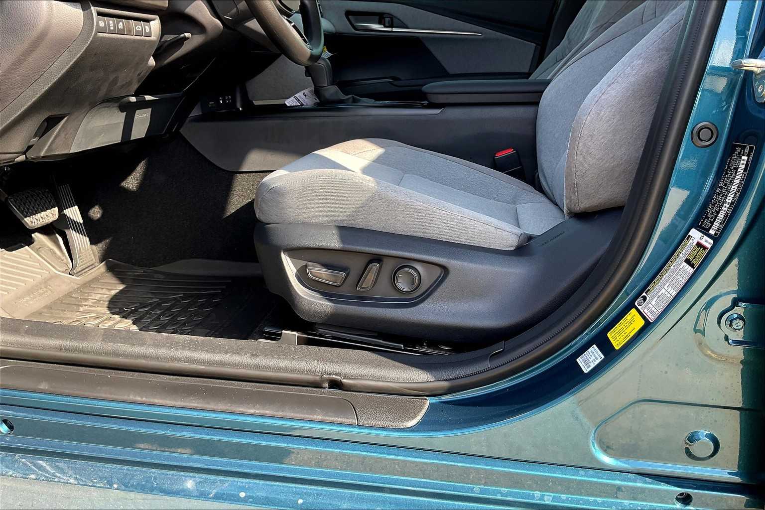 2025 Toyota Camry LE photo 18