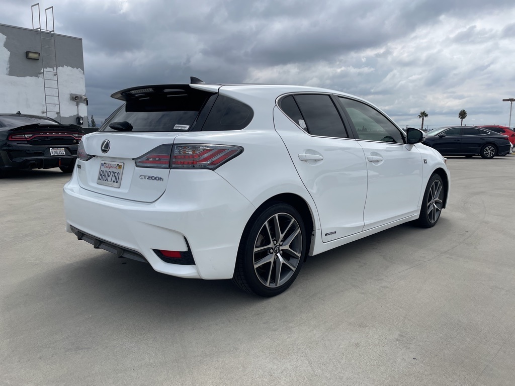 2016 Lexus CT 200h photo 2