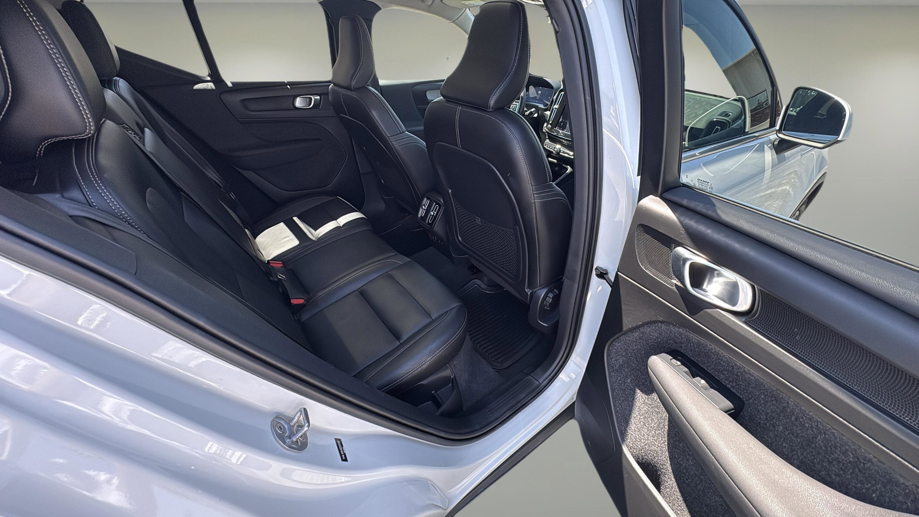 2024 Volvo XC40 AWD Core photo 12