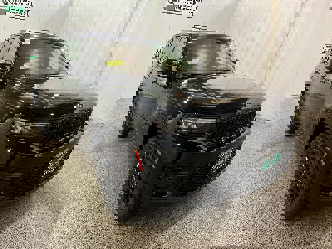 2025 Jeep Grand Cherokee Altitude's photo