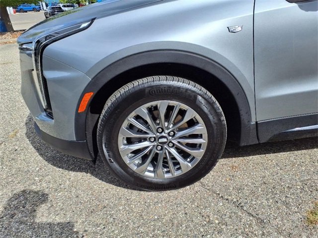2025 Cadillac XT4 Premium Luxury photo 3