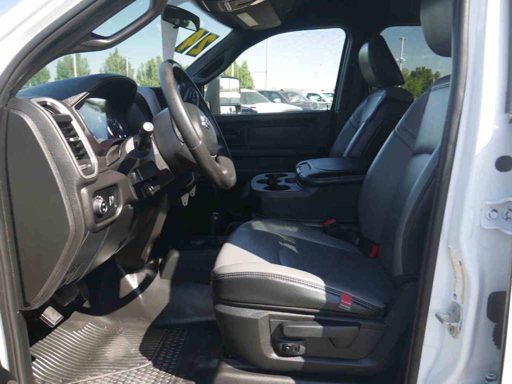 2024 Ram 3500 Tradesman photo 31