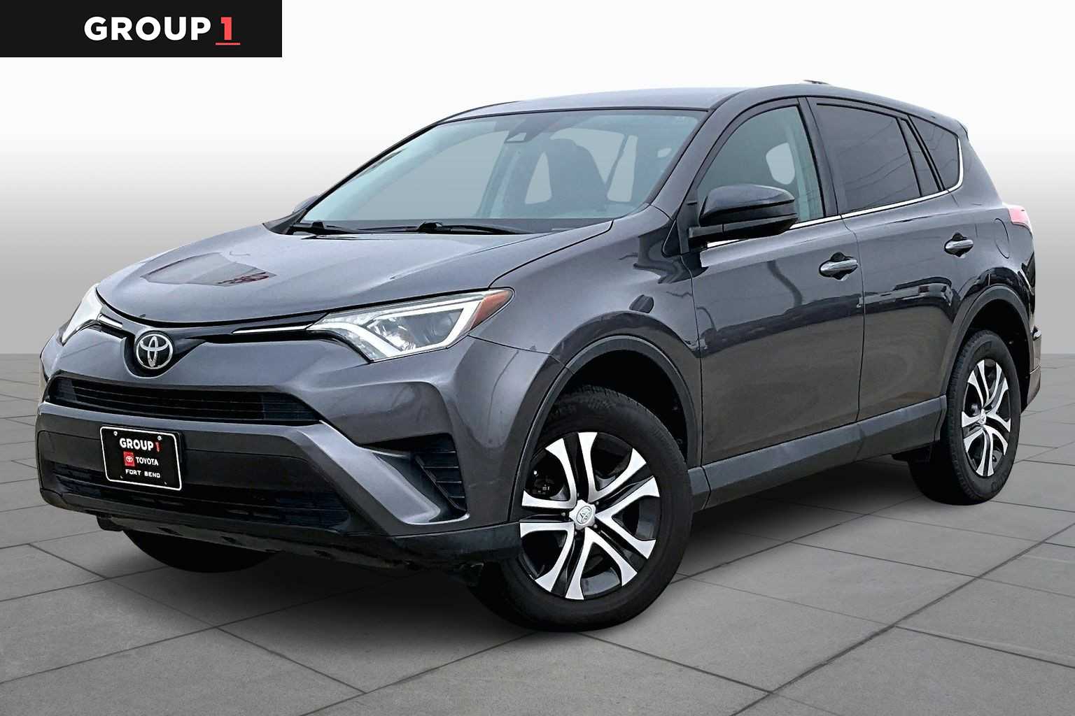 2018 Toyota RAV4 LE's photo