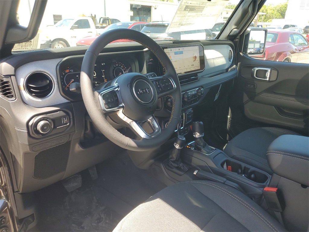 2024 Jeep Wrangler Sahara photo 9