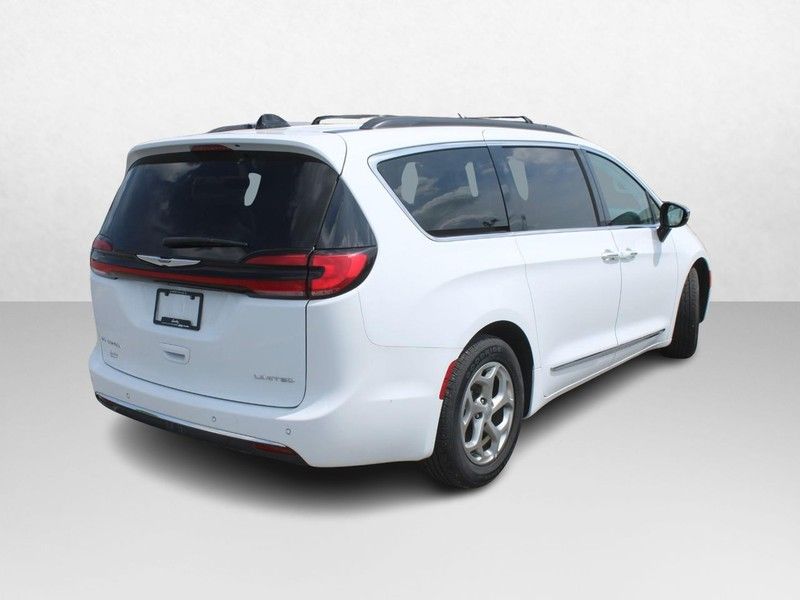 2023 Chrysler Pacifica Limited photo 3