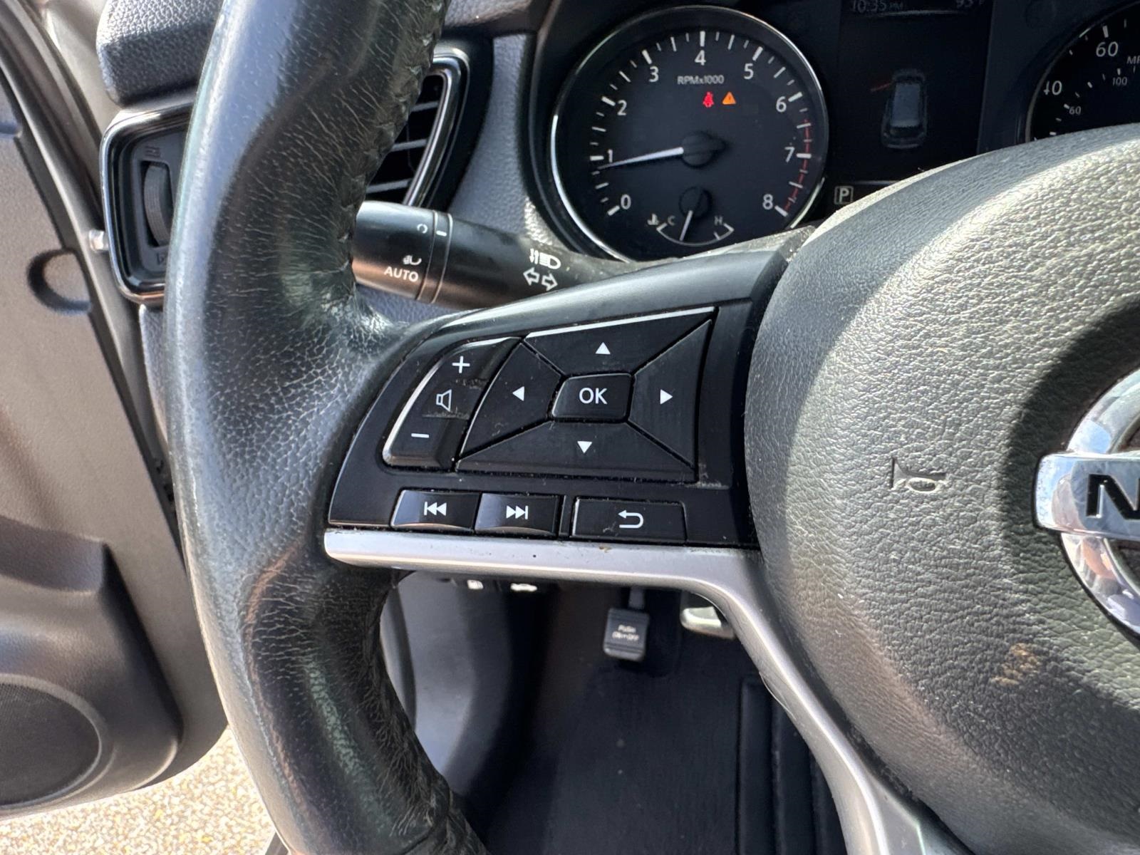 2017 Nissan Rogue SV photo 19