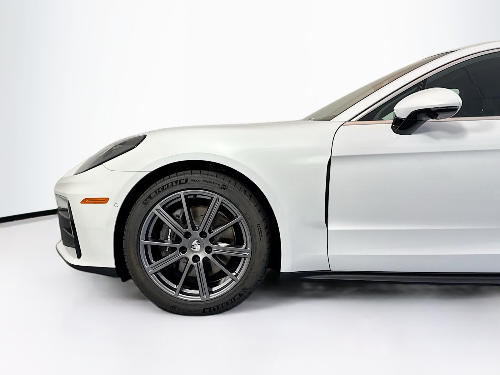 2025 Porsche Panamera 4 photo 27