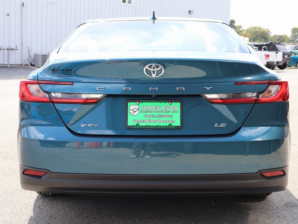 2025 Toyota Camry LE photo 4