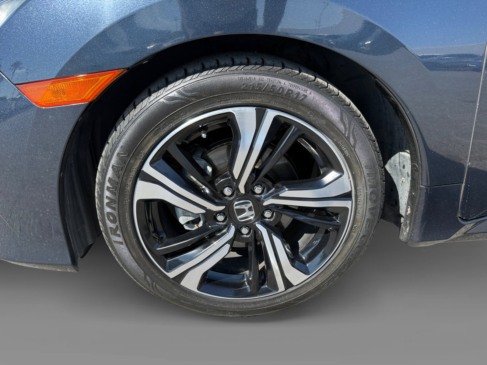 2017 Honda Civic Touring photo 9